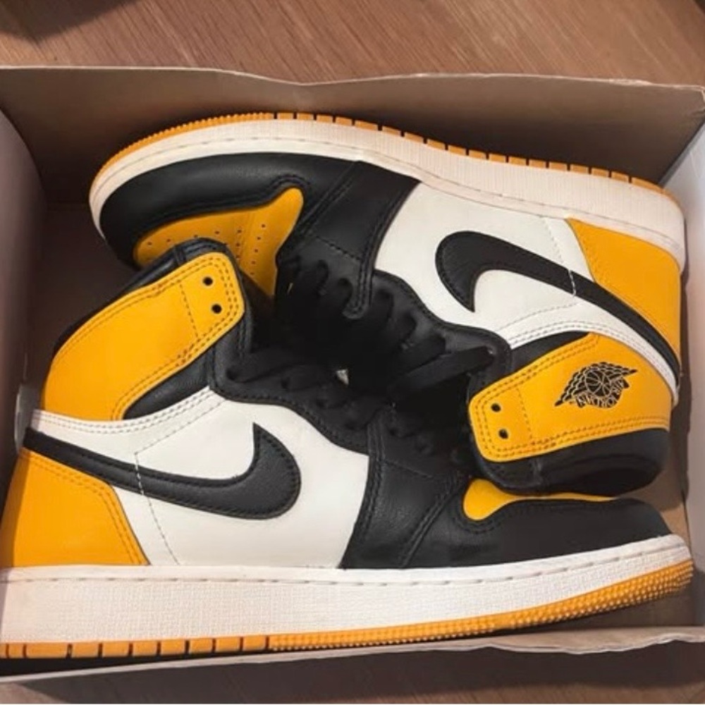 Nike Air Jordan 1 High-Top Sneakers - Yellow, Black, White